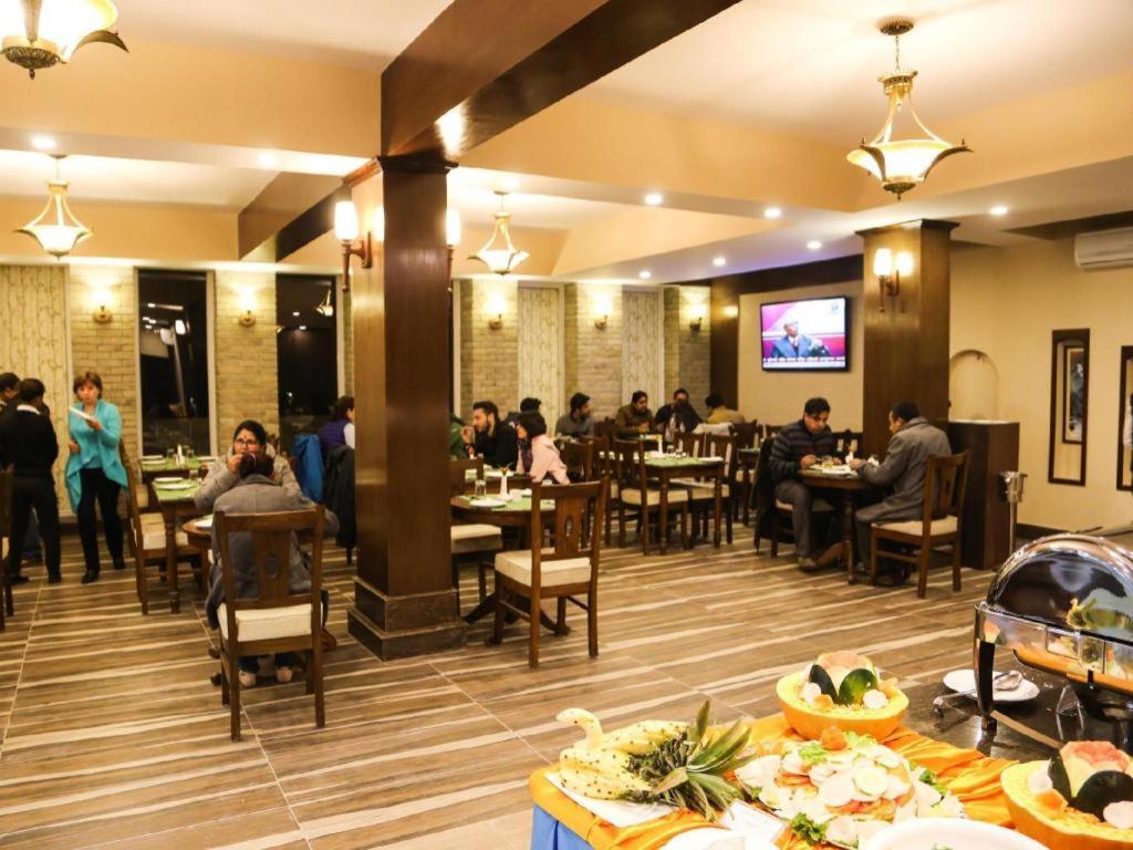 Da Yatra Courtyard Hotel & Resort Покхара Екстер'єр фото